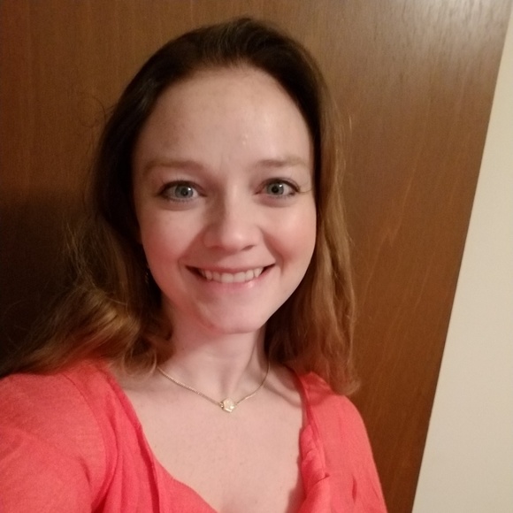 Meet your Posher, Nicole - Picture 1 of 1